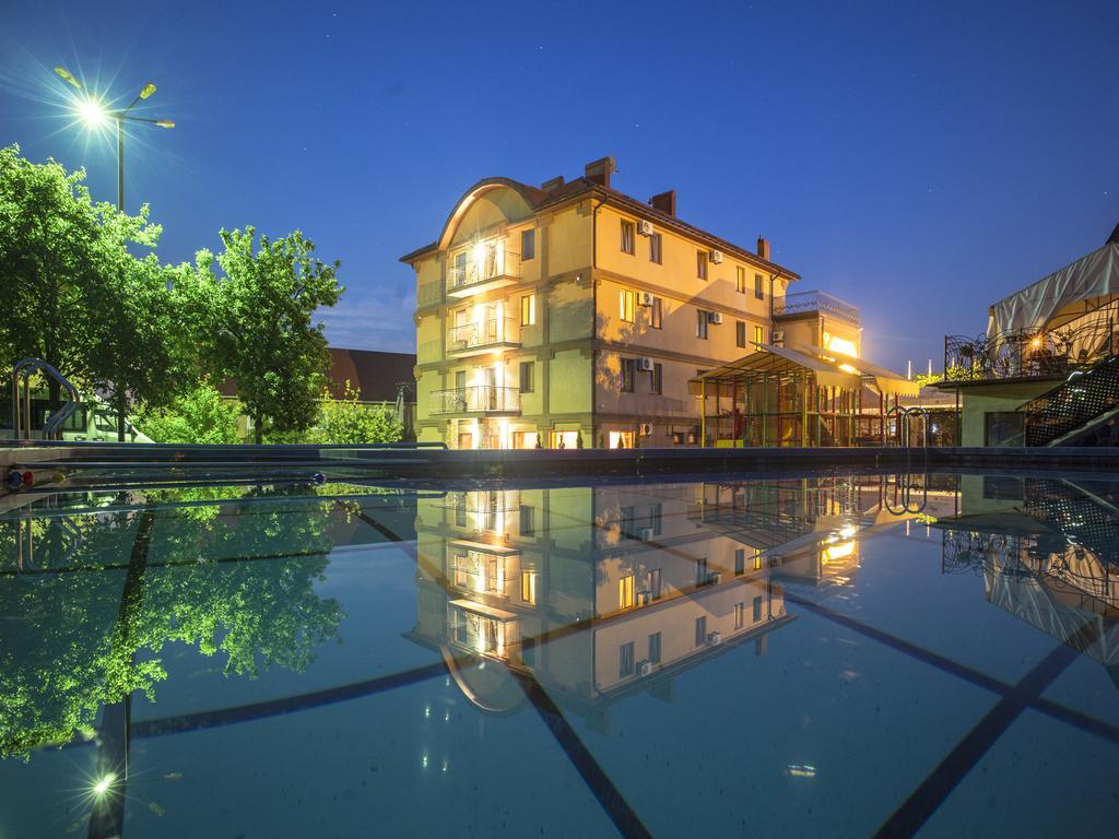 Hotel Kilikiya Úzhgorod Exterior foto